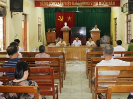 Đồng chí Nguyễn Trung Thành- Phó Bí thư Đảng ủy, Chủ tịch UBND xã Quốc Oai dự sinh hoạt Đảng thường kỳ với Chi bộ thôn Thạch Thán 1