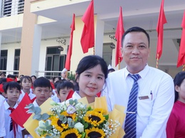 Trần Phú: thành lập 17 đoàn đi tặng hoa, chúc mừng các trường nhân dịp khai giảng năm học mới
