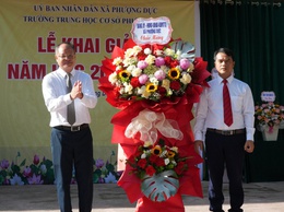Đồng chí Chủ tịch UBND xã Nguyễn Trọng Vĩnh dự Lễ khai giảng năm học mới tại Trường THCS Phượng Dực