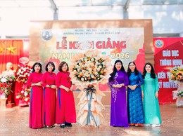 Học sinh phường Hai Bà Trưng hân hoan đón năm học mới: Tự hào truyền thống - Vững bước tương lai.