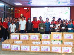 UBMTTQ xã Hòa Xá phối hợp SeABank trao quà cho hộ cận nghèo, hộ khó khăn trên địa bàn xã