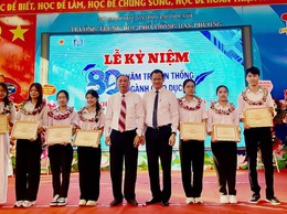 Các đồng chí lãnh đạo xã Đan Phượng dự Lễ khai giảng năm học mới 2025-2026
