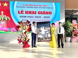 Đồng chí Chủ tịch UBND xã Vĩnh Thanh dự Lễ khai giảng năm học mới tại Trường THCS Tàm Xá

