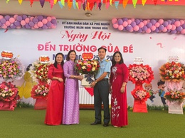 Tiểu đoàn S300 - Trung đoàn 64 chúc mừng ngày khai giảng năm học mới một số trường học trên địa bàn xã Phú Nghĩa