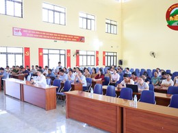 Xã Phú Cát tổ chức Hội nghị tập huấn công tác chuyển đổi số và ra quân hỗ trợ người dân thực hiện các dịch vụ công trực tuyến