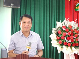 Đồng chí Phó Bí thư Thường trực Đảng ủy xã Phú Cát dự sinh hoạt chi bộ thôn Yên Thái