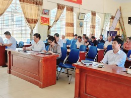 CÁC ĐỒNG CHÍ THƯỜNG TRỰC ĐẢNG ỦY XÃ QUỐC OAI DỰ SINH HOẠT CHI BỘ CÁC THÔN