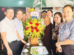 Phường Đông Ngạc (Thành phố Hà Nội): Thăm, tặng quà các cơ sở tôn giáo nhân dịp Lễ Vu Lan năm 2025