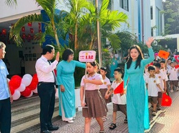UBND PHƯỜNG VĂN MIẾU – QUỐC TỬ GIÁM CHÚC MỪNG LỄ KHAI GIẢNG NĂM HỌC 2025 – 2026 TẠI CÁC TRƯỜNG TRÊN ĐỊA BÀN