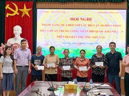 SỞ NÔNG NGHIỆP VÀ PHÁT TRIỂN NÔNG THÔN HÀ NỘI THĂM, TẶNG QUÀ HỘ NGHÈO TẠI PHƯỜNG SƠN TÂY, TÙNG THIỆN VÀ XÃ ĐOÀI PHƯƠNG