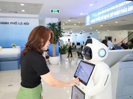 Công nghệ số giúp người dân giải quyết thủ tục hành chính trực tuyến nhanh chóng, thuận tiện