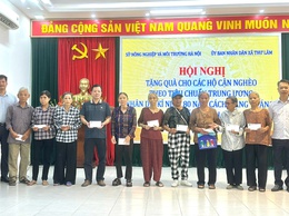 Sở Nông nghiệp và Môi trường Hà Nội phối hợp cùng UBND xã Thư Lâm tổ chức hội nghị tặng quà cho các hộ cận nghèo theo tiêu chuẩn Trung ương năm 2025.