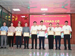 Xã Hoà Xá tổ chức Lễ chào cờ và sinh hoạt chính trị dưới cờ tháng 9/2025