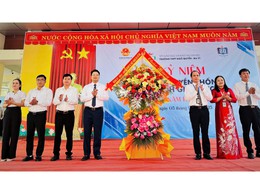 CÁC ĐỒNG CHÍ LÃNH ĐẠO UBND XÃ DỰ KHAI GIẢNG NĂM HỌC MỚI TẠI TRƯỜNG THPT NGÔ QUYỀN.