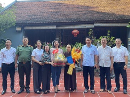 Phường Xuân Đỉnh tổ chức thăm hỏi, tặng quà các cơ sở tôn giáo nhân dịp Đại lễ Vu Lan 2025