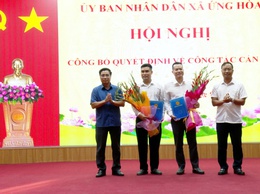 UBND xã Ứng Hoà tổ chức Hội nghị công bố Quyết định về công tác cán bộ.
