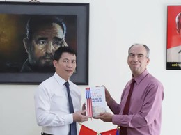 Phường Cửa Nam trao tặng quà ủng hộ nhân dân Cuba