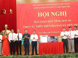 Xã Tiến Thắng bàn giao máy tính cho 22 thôn, thúc đẩy chuyển đổi số ở cơ sở