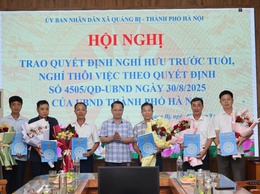 Xã Quảng Bị tổ chức Hội nghị trao Quyết định nghỉ hưu trước tuổi, nghỉ thôi việc theo Quyết định số 4505/QĐ-UBND ngày 30/8/2025 của UBND thành phố Hà Nội
