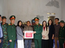 QUÂN ĐOÀN 12 KIỂM TRA CHƯƠNG TRÌNH HÀNH QUÂN DÃ NGOẠI LÀM CÔNG TÁC DÂN VẬN ĐỢT 2 NĂM 2025 TẠI XÃ TRUNG GIÃ