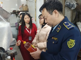 ĐOÀN KIỂM TRA LIÊN NGÀNH SỐ 01 UBND XÃ TRUNG GIÃ KIỂM TRA AN TOÀN THỰC PHẨM TẠI CÁC CƠ SỞ KINH DOANH ĂN UỐNG