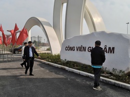 Chủ tịch UBND xã Gia Lâm kiểm tra hiện trường công trình Công viên trước Trụ sở xã