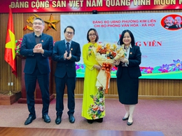 Chi bộ Phòng Văn hóa – Xã hội phường Kim Liên tổ chức Lễ kết nạp đảng viên.