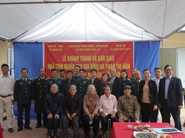 Quảng Oai: Bàn giao nhà tình nghĩa cho gia đình chính sách