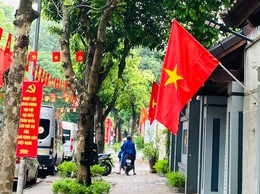 CẦU GIẤY RỰC RỠ CỜ HOA CHÀO MỪNG ĐẠI HỘI ĐẠI BIỂU TOÀN QUỐC LẦN THỨ XIV CỦA ĐẢNG