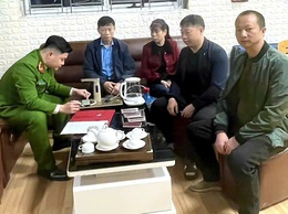 Công an xã Liên Minh siết chặt quản lý cư trú của người nước ngoài