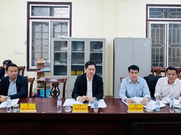 Đồng chí Bí thư Đảng uỷ, Chủ tịch HĐND xã tiếp công dân định kỳ tháng 12/2025