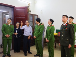 Công an phường Nghĩa Đô tổ chức lễ dâng hương tưởng niệm đồng chí Trần Quốc Hoàn