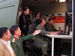 MTTQ PHƯỜNG YÊN NGHĨA THĂM, ĐỘNG VIÊN LỰC LƯỢNG QUÂN ĐỘI LÀM NHIỆM VỤ BẢO VỆ ĐẠI HỘI XIV CỦA ĐẢNG