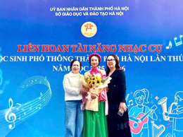 Nguyễn Hoài Bảo An - cô học trò nhỏ say mê đàn tranh của trường THCS Hoàng Liệt