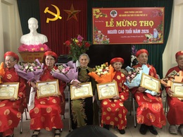 Các tổ dân phố trên địa bàn phường Long Biên tổ chức Lễ chúc thọ, mừng thọ cho người cao tuổi