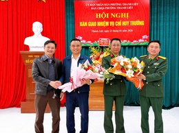Bàn giao nhiệm vụ Chỉ huy trưởng Ban CHQS phường Thanh Liệt