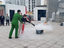 Phường Tương Mai tổ chức hội nghị tuyên truyền, phổ biến kiến thức về  công tác PCCC&CNCH cho lực lượng cán bộ, công chức thuộc Đảng uỷ - HĐND – UBND - UBMTTQ Phường và lực lượng dân quân thường trực.