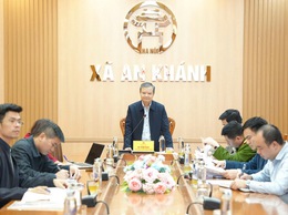 Đồng chí Hồ Trung Nghĩa - Phó Bí thư Đảng ủy, Chủ tịch UBND xã An Khánh chủ trì hội nghị nghe báo cáo 05 đồ án quy hoạch khu dân cư trên địa bàn xã