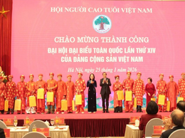 Người cao tuổi chào mừng thành công Đại hội XIV của Đảng