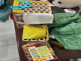 Phát hiện, xử lý hành vi tàng trữ pháo nổ trái phép trên địa bàn phường Long Biên