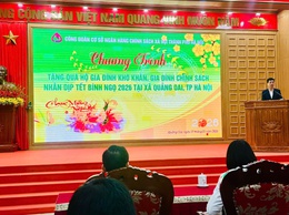 Công đoàn Ngân hàng Chính sách xã hội thành phố Hà Nội trao gửi nghĩa tình, đem Tết an vui tới những hoàn cảnh khó khăn, gia đình chính sách tại xã Quảng Oai
