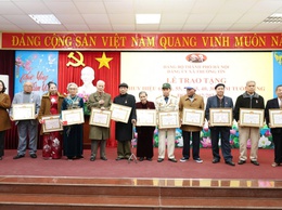 43 đảng viên Đảng bộ xã Thường Tín được trao tặng Huy hiệu Đảng đợt 03/02/2026