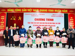Hội LHPN phường phối hợp cùng Công ty TNHH Homecare tặng quà cho phụ nữ cao tuổi, cô đơn, có hoàn cảnh khó khăn trên địa bàn phường