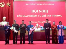 Bàn giao nhiệm vụ chỉ huy trưởng - Ban chỉ huy quân sự xã Nội Bài