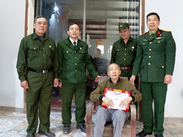 Hội CCB Xã Ứng Hòa trao tặng 46 suất quà cho hội viên khó khăn tiêu biểu nhân dịp tết nguyên đán Bính Ngọ 2026.