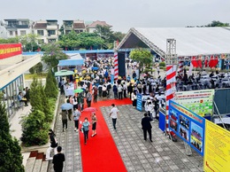 Đào tạo nghề gắn với giải quyết việc làm cho người lao động trên địa bàn phường Long Biên