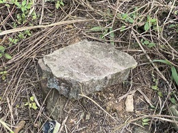 THÔNG BÁO
Về việc tìm thân nhân các ngôi mộ tại khu vực gò Đỉnh, thôn Triều Đông
