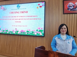 Hội LHPN xã Sóc Sơn trao quà Tết ấm áp nghĩa tình cho phụ nữ, trẻ em có hoàn cảnh khó khăn, chương trình Mẹ đỡ đầu