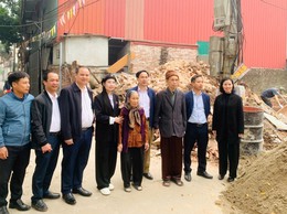 Gia đình chị Vũ Thị Hồng hiến 23 m² đất xây dựng công trình tại Điếm Ngõ Đầu, Thôn Ngọc Tảo 7, xã Hát Môn