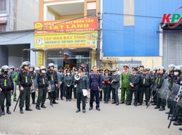 Phòng thi hành án dân sự số 10 thực hiện Cưỡng chế giao quyền sử dụng đất cho người trúng đấu giá tại thôn Đồng Bụt xã Kiều Phú